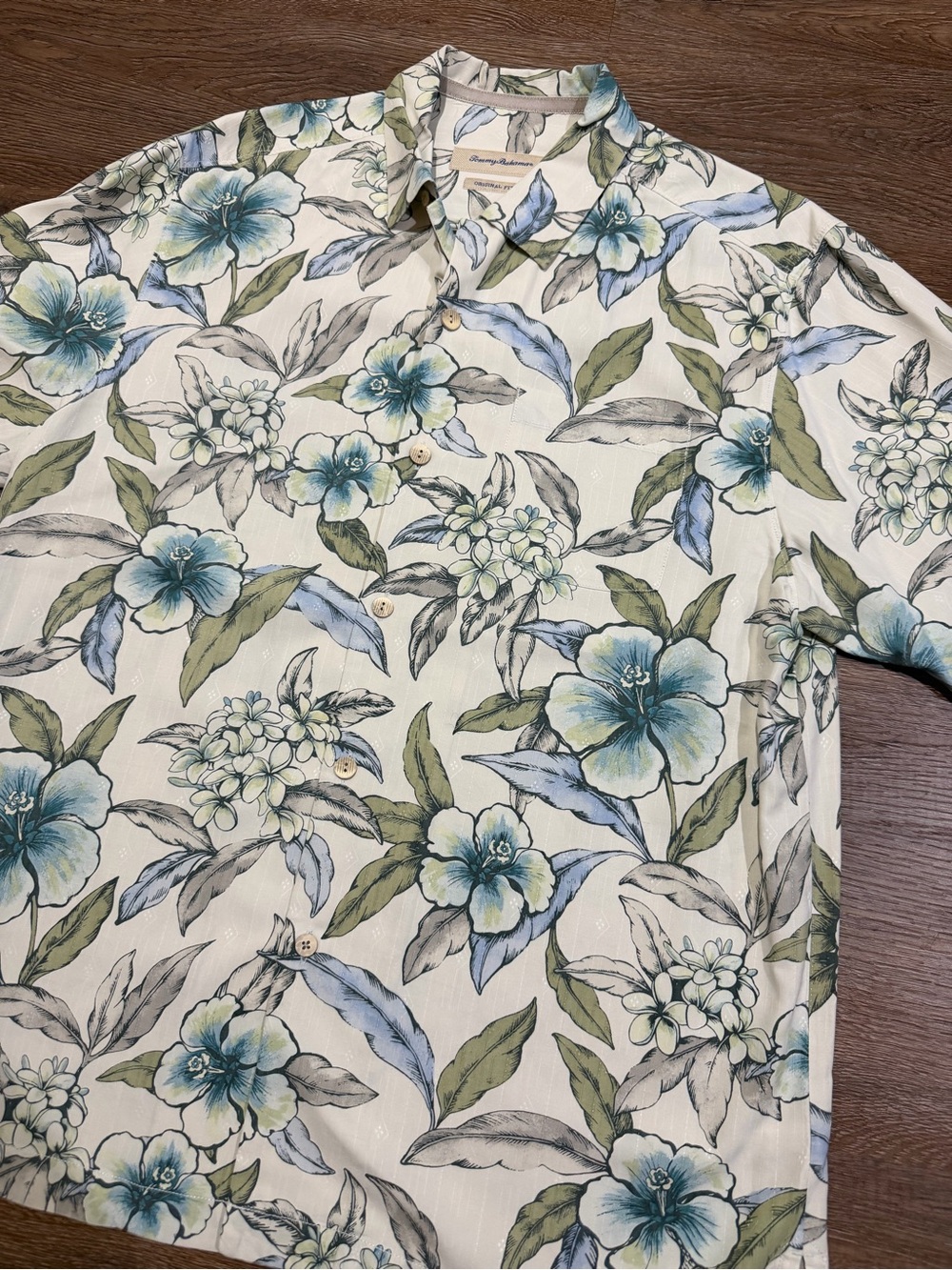 Tommy Bahama Original Fit 100% Silk Floral Hawaiian Camp Shirt Men’s Medium